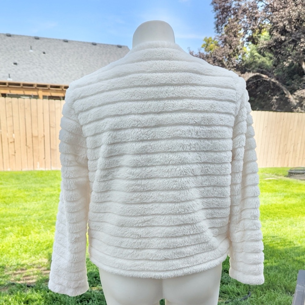 Chic White Teddy Jacket - Picture 2 of 3
